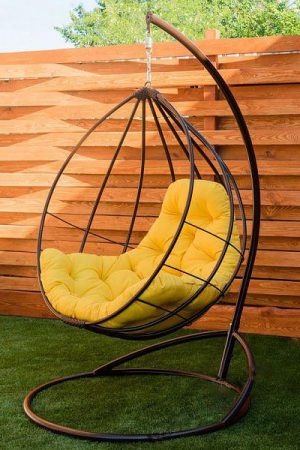 Подвесное кресло кокон Адель коричневое с жёлтой подушкой