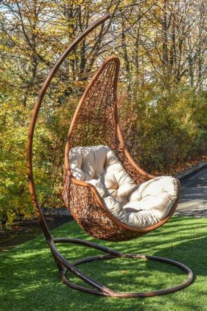 узкое подвесное кресло Леди на балкон