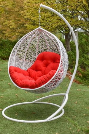 кресло-кокон эмилия белая с красной подушкой