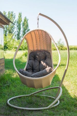 крісло кокон комфорт люкс беж з сірою подушкою