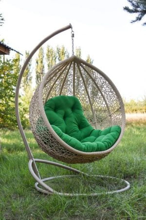 Крепкое подвесное кресло Веста беж с зелёным