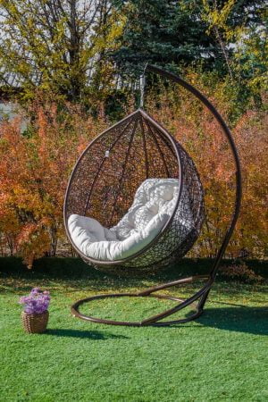 кресло кокон Эмилия коричневое с подушкой шампань