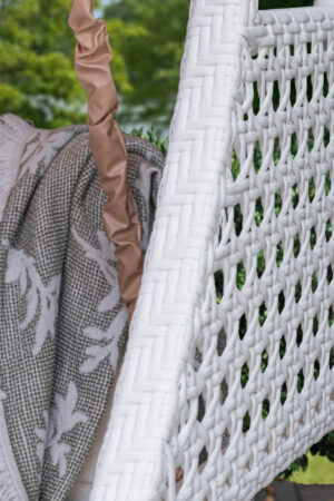 ротанг белый на качеле ривьера