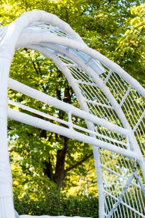 Арка на садовой качеле Мароу