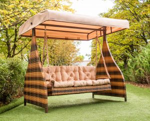 Искусственный ротанг – фаворит украинских террас и садов