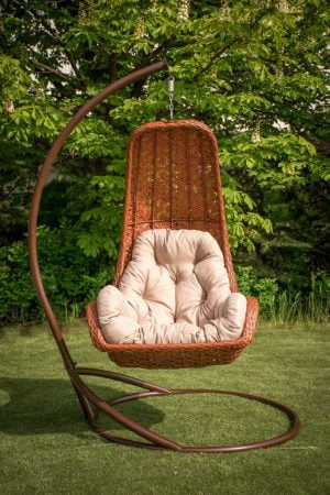 кресло качалка на стойке из ротанга Багама