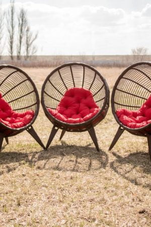 Плетёные кресла коконы из ротанга Манго