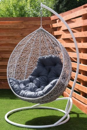 подвесное кресло кокон берёза с серой подушкой