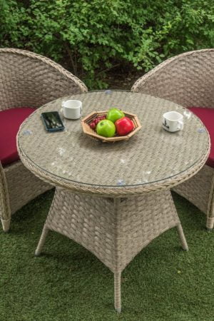 Кофейный столик из ротанга на улицу