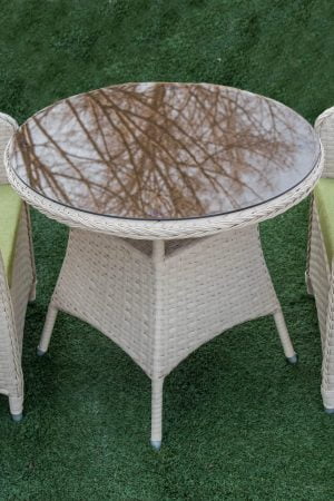 красивый комплект из ротанга для улицы