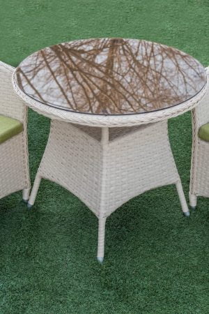 плетёный столик и кресла для улицы