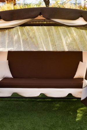 красивые садовые качели купить