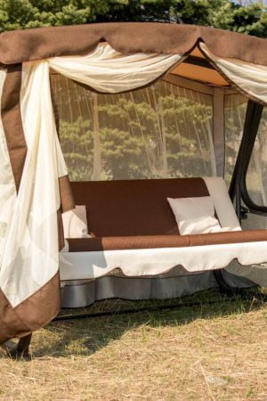 Красивая садовая качеля коричневая и шампань