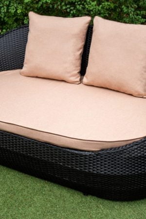 плетёный диванчик из искусственного ротанга