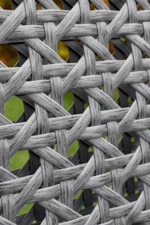 плетение ротангом серого цвета