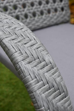 качественное плетение на стуле для сада и кафе