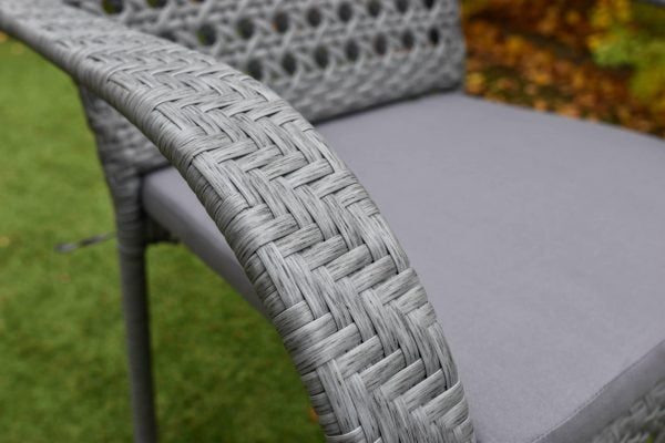 качественное плетение на стуле для сада и кафе
