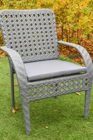 Садовое кресло плетёное с мягким сиденьем