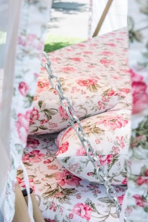 ткань качели с розовым цветком