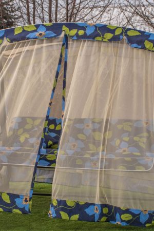 Садовая качеля из металла с москитной сеткой Капри