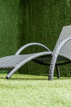 изогнутый лежак пляжный со спинкой