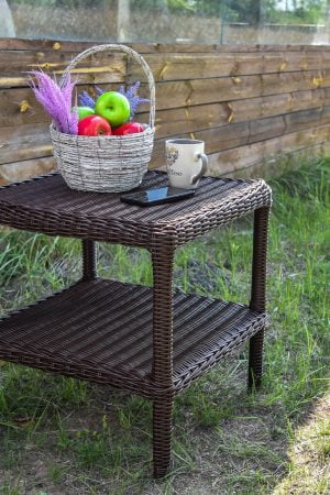 садовый столик из ротанга