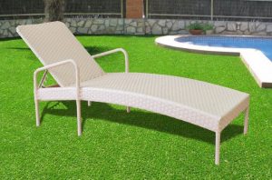 Садовые шезлонги из искусственного ротанга