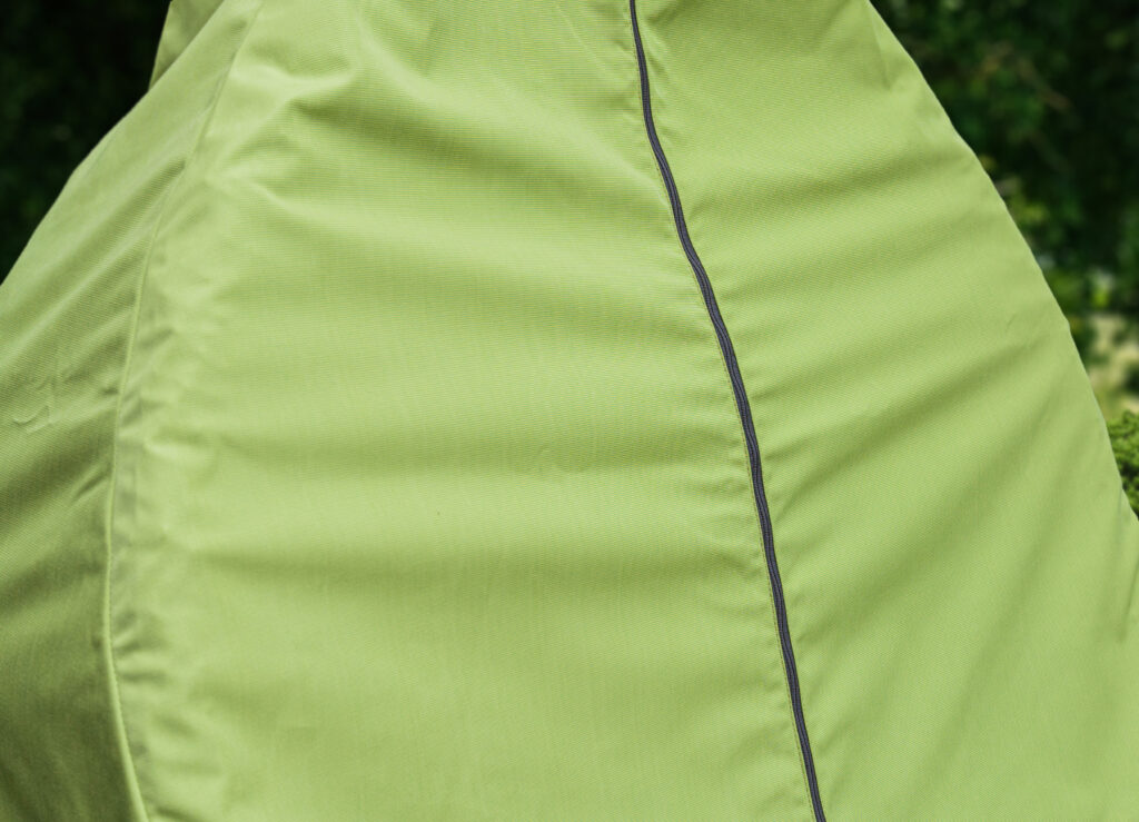 чохол зеленого кольору для крісла кокону