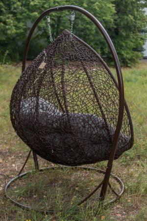 Кресло качеля из ротанга