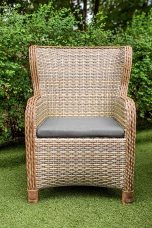 кресло из искусственного ротанга с подлокотниками