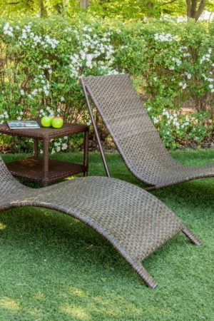 шзлонги пляжные из искусственного ротанга