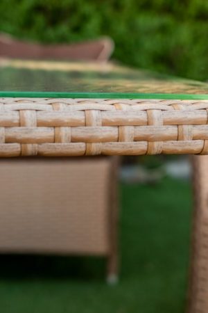 плетіння з ротангу на металевих меблях