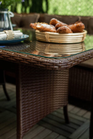 плетеный стол Бали