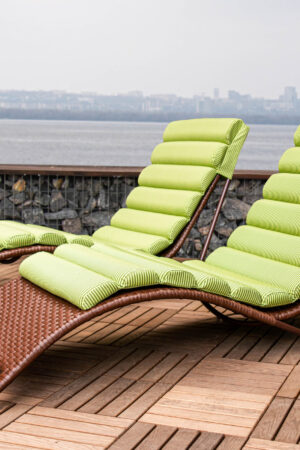 лежаки шезлонги плетеные ротанг коричневый