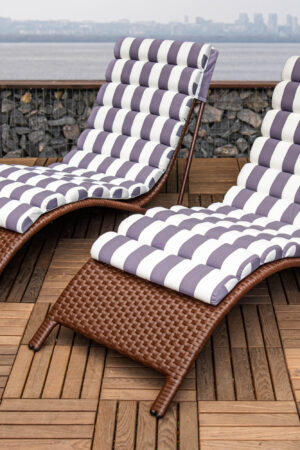 шезлонги плетеные ротангом коричневые