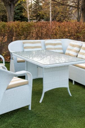 Красивый столовый комплект мебели из ротанга