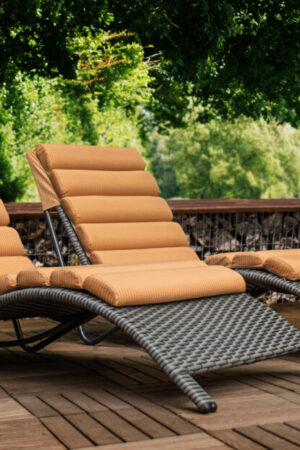 shezlongi-iz-rotanga-volna