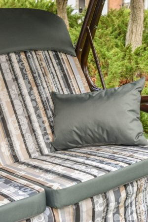 красивая тканевая отделка на сиденье качели