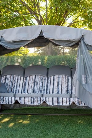 четырёхместные садовые качели с высокой спинкой