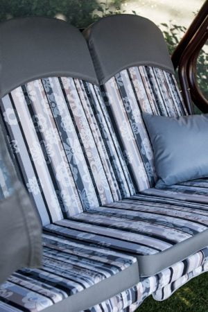 Красивое мягкое сиденье на содовой качеле