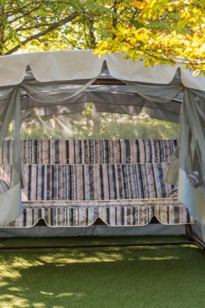 качели с валиком под голову