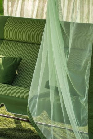 сиденье с подголовником на качеле