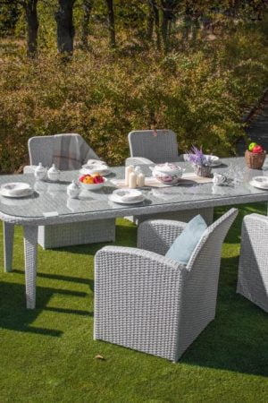 Большой стол с креслами для кухни