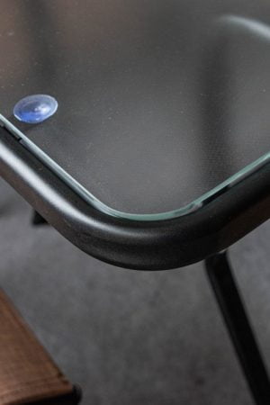 стол из стали со стеклом