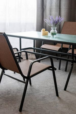 Стол и стулья из метала для дома и кафе