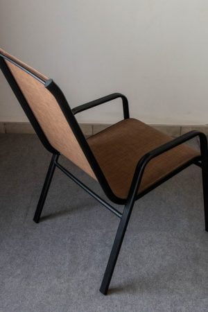 Стул из текстилена на металическом каркасе