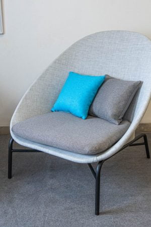 Металлическое барное кресло со спинкой