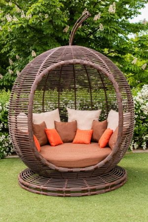 круглый диван из ротанга для улицы