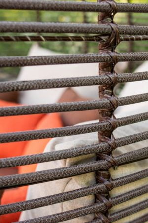 плетение рошен на садовой беседке