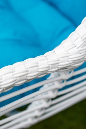 штучний ротанг на кріслі качелі для двох